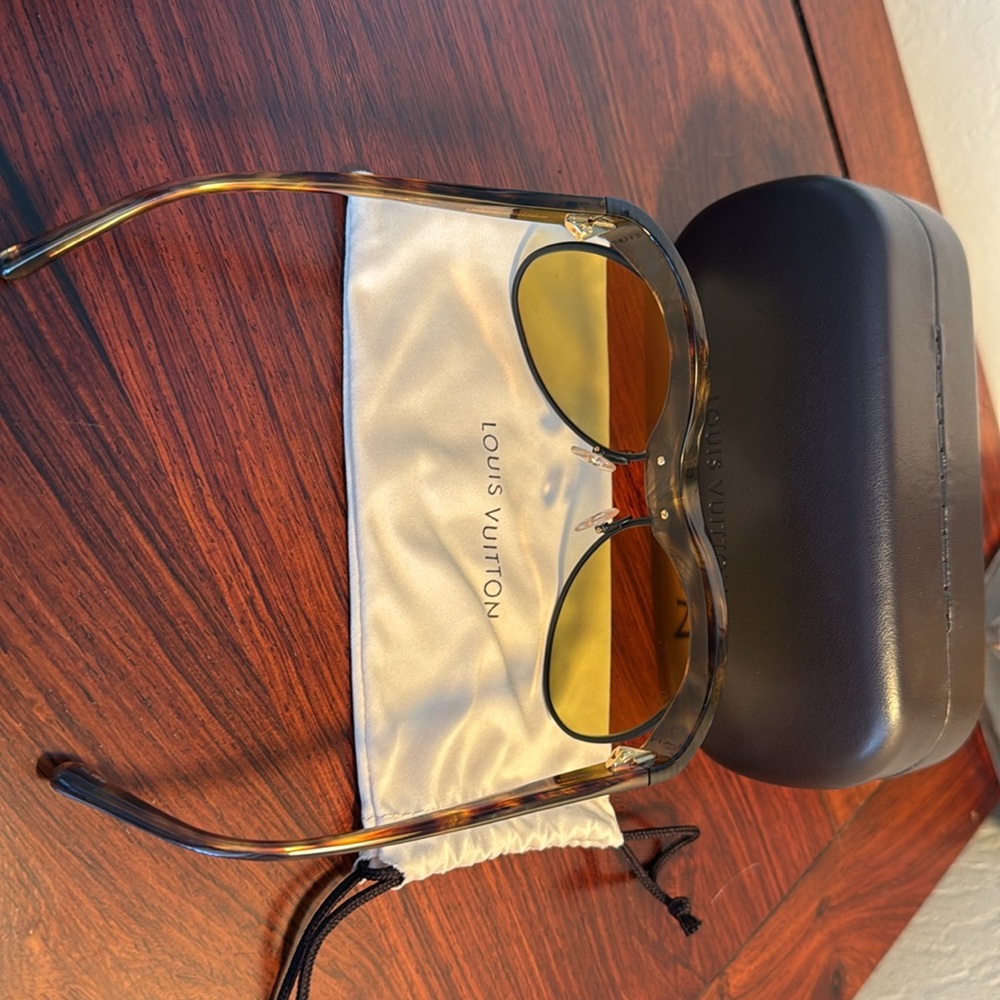 Louis Vuitton Natalia limited edition green lens sunglasses - Picture 6 of 6